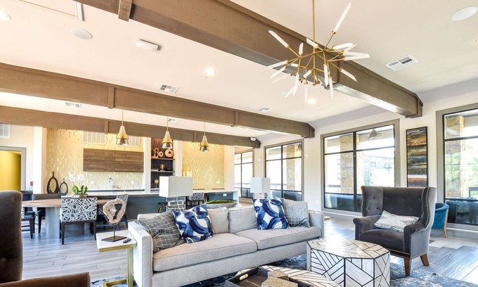 Legacy Park Apartment | Elegant 2BD/2BA Apartment in Plano with Pool & Breakfast