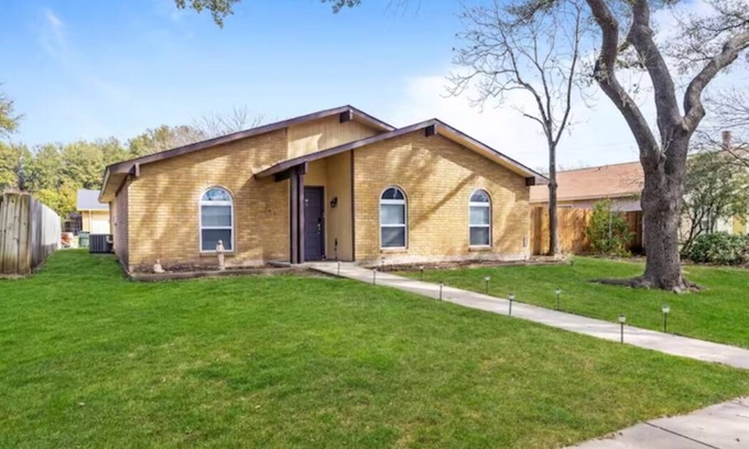 Plano House | Ideal Plano Getaway with Game Room & FAST WIFI Access