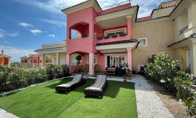 Caserio Los Tarquinos Apartment | Garden Retreat: Pet-Friendly Oasis Near Murcia and the Sea