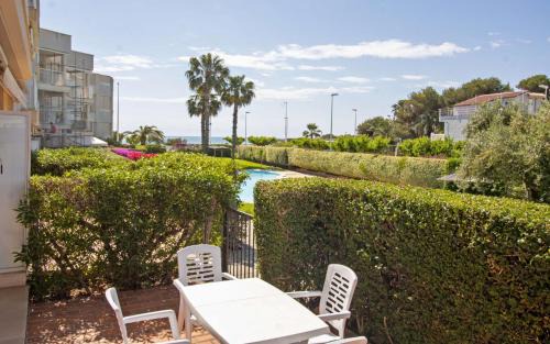 Alcossebre Apartment | Beachfront Retreat with Pool & Ocean Views - Roquer Marti