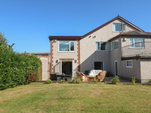 Elim House | Discover Plas Eithin: Pet-Friendly Retreat for Families