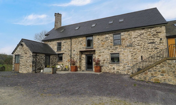 Abergele Cottage | Relaxing Retreat at Plas Glan Yr Afon with Hot Tub