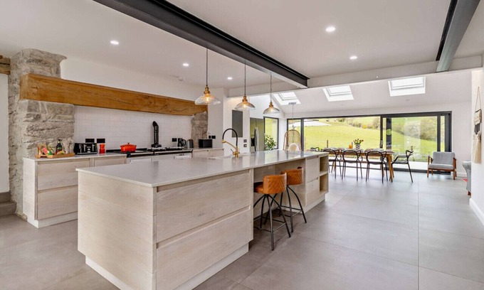 Abergele House | Plas Isaf Farmhouse: Family-Friendly Retreat for 10 Guests