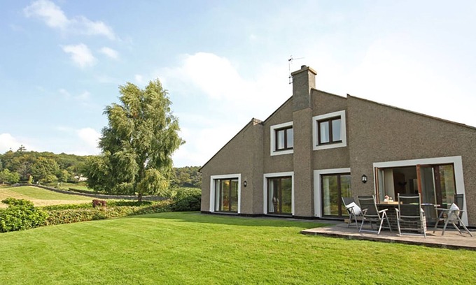 Llanrwst Cottage | PLAS MADOG ISA, pet friendly, with a garden in Llanrwst