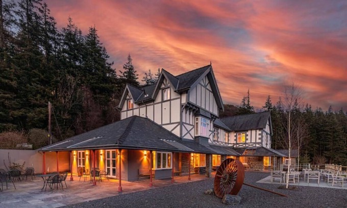 Rhiwbryfdir Hotel | Plas Weunydd Hotel