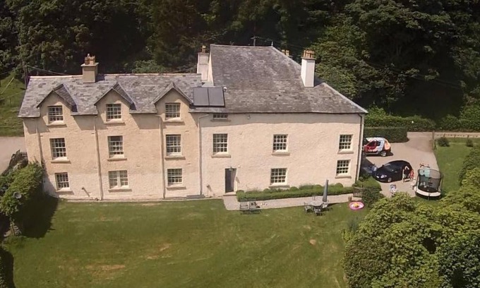 Graigfechan House | Experience Plas yn Yale with Spectacular Mountain Views