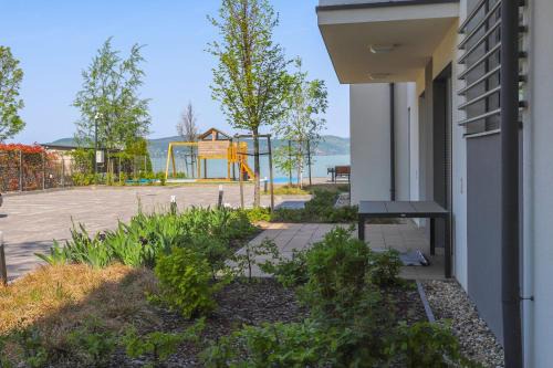 Balatonboglar Apartment | Lakeview Platán Holiday Apartman with Private Beach Access