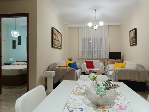 Karditsa Apartment | Family-Friendly Plateia Home with 9.2/10 Guest Ratings