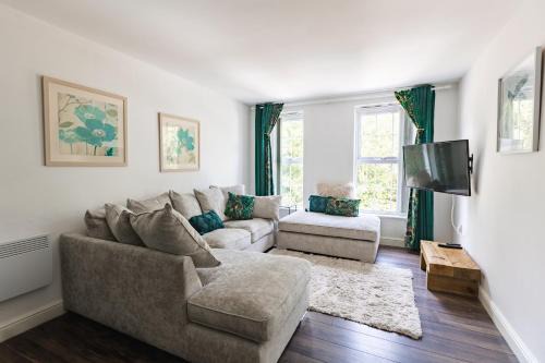 Hull Apartment | Explore Platform West Hull: 4-Star Apartment for All