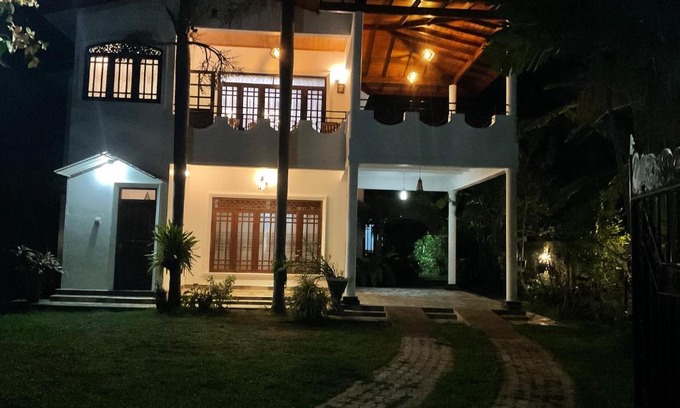 New Town Apartment | Family-Friendly Stay at Platinum Holiday Home Awaits You