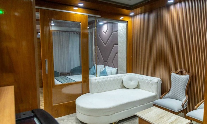 DLF City Apartment | Platinum Service Apartment DLF Cyberhub