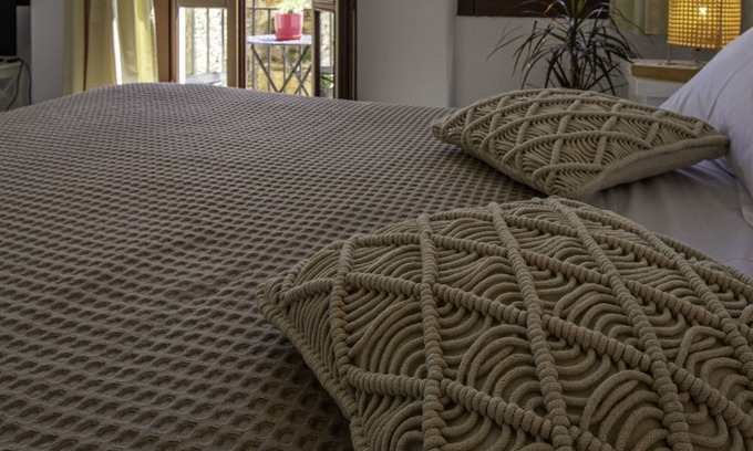 Aperathos House | Platsa's House: Family-Friendly Retreat with Ocean Views