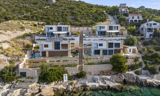 Vinisce Villa | Luxury Villa B: Ocean View, Pool & Pet-Friendly Retreat