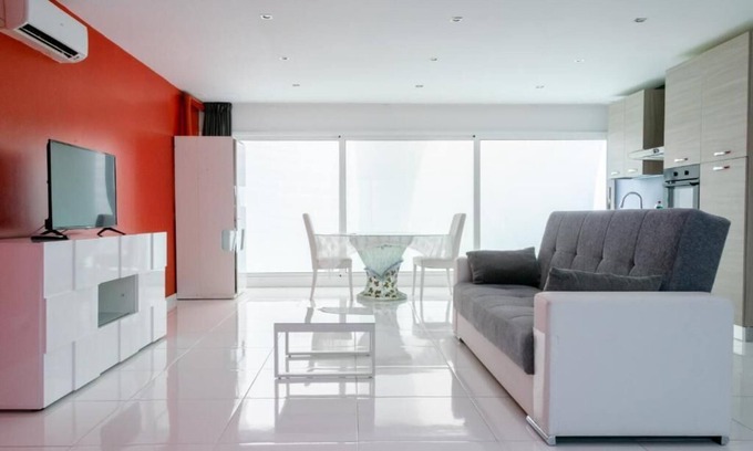 Castelldefels Apartment | Relaxing Apartment Just 3 Minutes from Playa in Castelldefels
