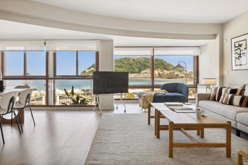 San Sebastian Centro Apartment | Playa de La Concha 9 by FeelFree Rentals