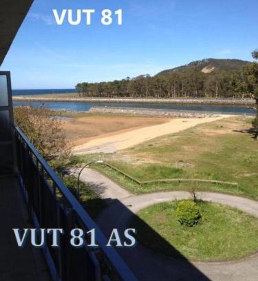Linero Apartment | Beachfront Retreat: Playa del Puntal in Villaviciosa