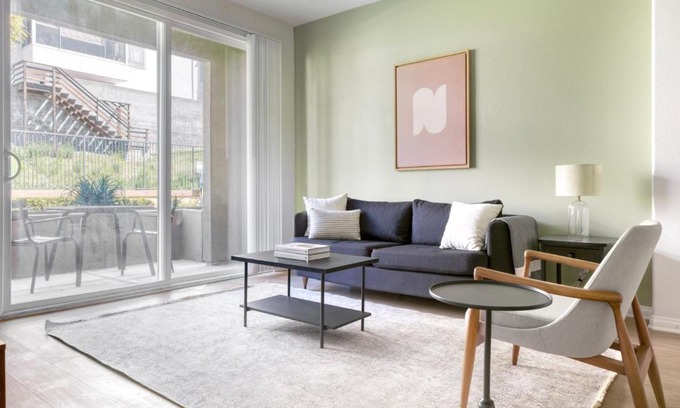 Playa Del Rey Apartment | Comfortable Playa Del Rey 2BR with Pool & Gym Amenities