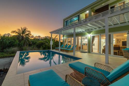 San Pedro House | Beachfront Bliss at Playa Goma: Family-Friendly Getaway
