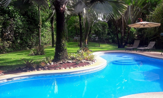 Cahuita Hotel | Beachfront Playa Negra Guesthouse with Pool and Spa