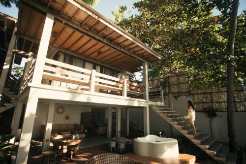 Danao City House | Beachfront Villa with Outdoor Tub, Kayaks & Ocean Views