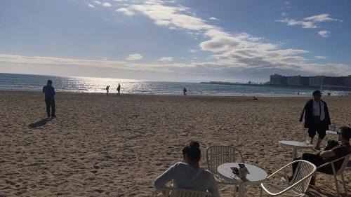 Raval Roig Hotel | Relax at Playa Postiguet: Pet-Friendly with Hot Tub
