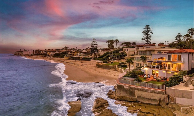 Beach Barber Tract House | Beachfront Bliss at B5250 Playa Vista: Rated 9.2/10