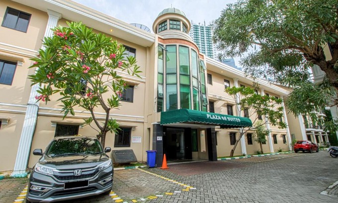 Kuningan House | Budget-Friendly Plaza 68 Residence with Family Amenities