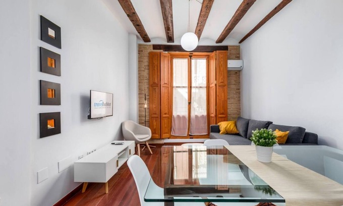 La Seu Apartment | Elegant Stay at TH Plaza de la Virgen - Guest Rated 9/10