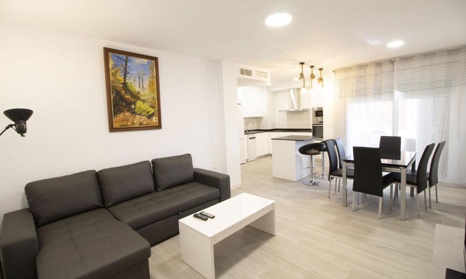 Plaza de Toros-Doctores-San Lazaro Apartment | Family-Friendly Lightbooking Plaza de Toros Granada Awaits