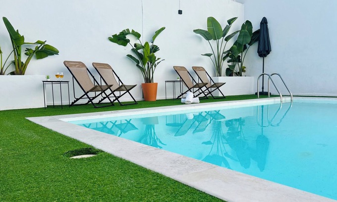 Castilleja de la Cuesta Apartment | Plaza Apartment