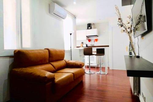 El Poble-sec Apartment | Plaza España - Cómodo y luminoso con balcón y wifi