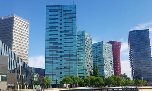 El Port Apartment | Experience Plaza Europa Fira Gran Via: Guest Rated 9.8/10