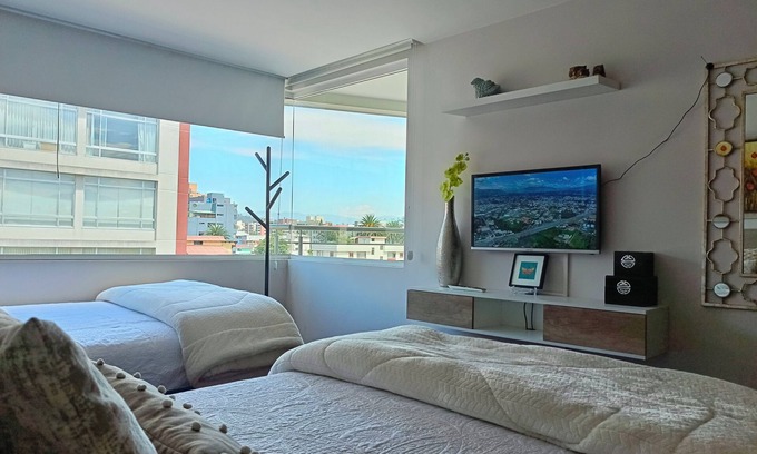 La Mariscal Apartment | Plaza Foch Area Apartments with Balcony & Spa Amenities
