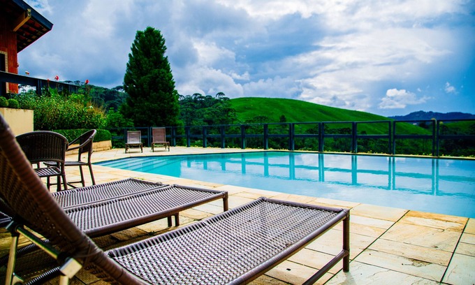 Campos do Jordao Hotel | Pet-Friendly Plaza Inn: Relax by the Pool & Spa
