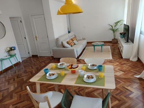 Vilagarcia de Arousa Apartment | Pet-Friendly Plaza Loft for Families Seeking Great Stays