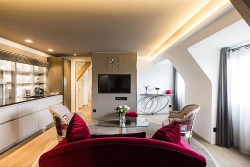 Sarlat-la-Caneda Historic Center Hotel | Relax at Plaza Madeleine & Spa: Oceanfront Retreat Awaits