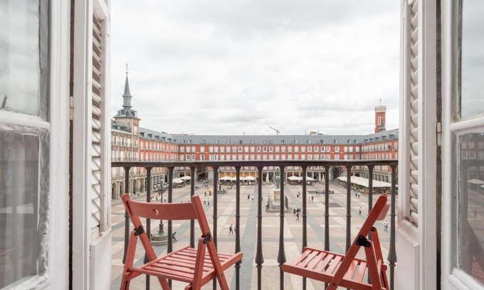 Sol Apartment | Top-Rated PLAZA MAYOR by MONARO: Pet-Friendly Retreat