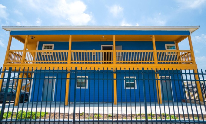 Flour Bluff Hotel | Budget-Friendly Plaza Motel in Corpus Christi with Breakfast