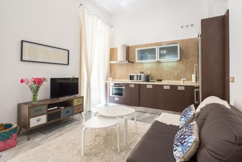 La Victoria Apartment | Highly Rated Plaza Picasso: Family-Friendly 4-Star Stay