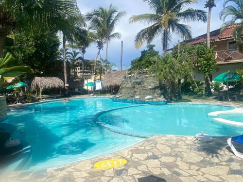 Villas Del Mar Hotel | Inviting Plaza Real Resort: Oceanfront Pool & Pet-Friendly