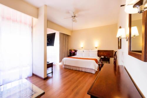 Centro Hotel | Discover Plaza Uruapan Hotel: Family-Friendly Getaway