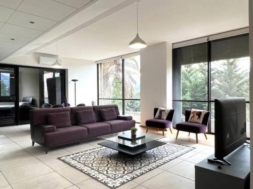 Duhur ash Shuwayr Apartment | Inviting 1BR Apartment with Scenic Green Views - Jamhour