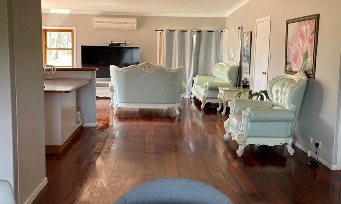 Jerrys Plains House | Peaceful Hunter Valley Olive Tree Farm Stay Awaits You