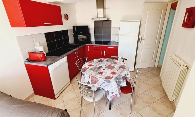 Arles Apartment | Relaxing Apartment in Quiet Neighborhood with Pool & Spa