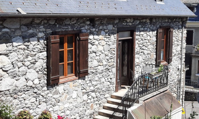 Soulom Apartment | Bright One-Bedroom Apartment in Argeles-Gazost Valley