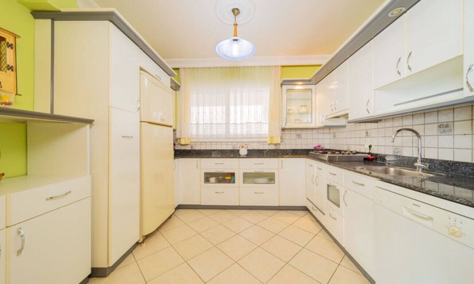 Kargicak Apartment | Cozy Flat with Sea View Steps from Beach in Alanya