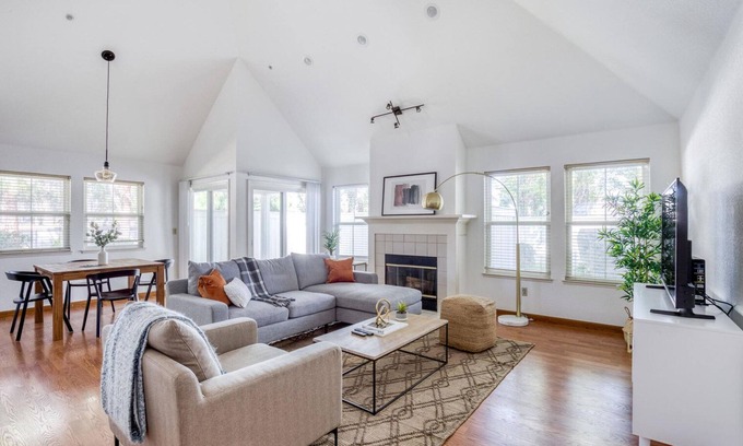 Foster City House | Welcoming Foster City 3BR with Patio, Near Parks & Transit