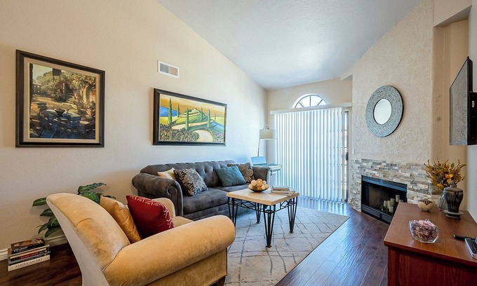La Contessa Condo | Comfortable Front Quarters with Pool and Kitchen Amenities