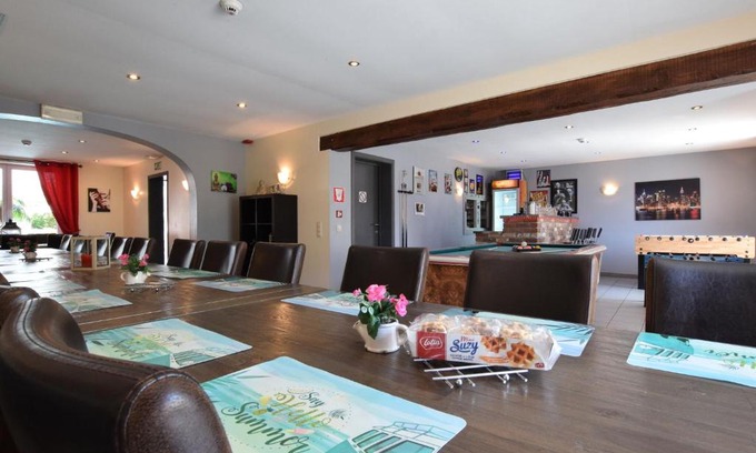 Courtil House | Inviting Holiday Home with Sauna and Hot Tub in Courtil
