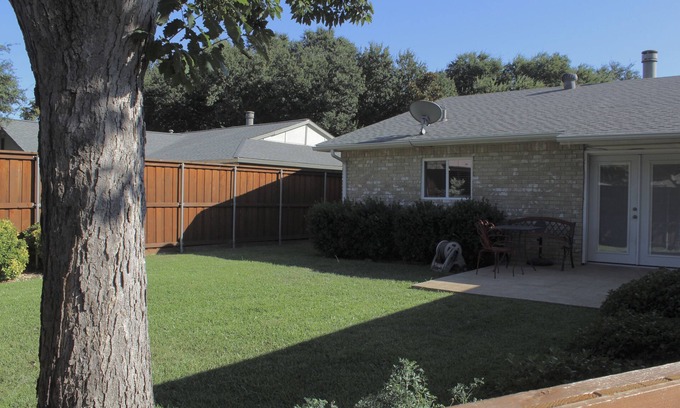 Plano House | Cozy Retreat with 3 Bedrooms & Pet-Friendly Backyard
